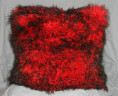 Подушка красно-чёрная из тибетской овчины двусторонняя